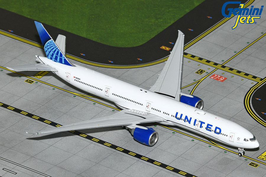 Gemini Jets GJUAL2214 1:400 United Airlines Boeing 777-300ER N2352U