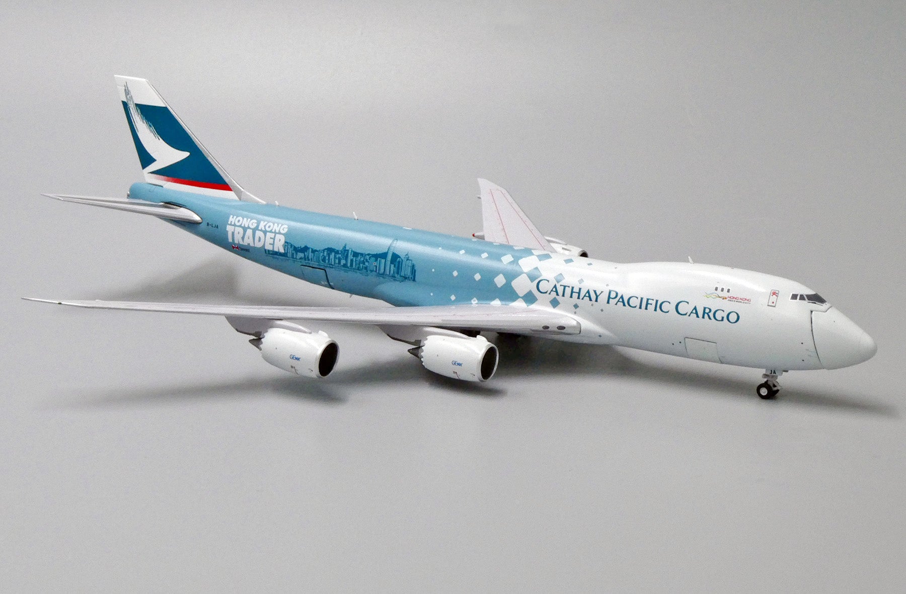 JC Wings EW4748005 1:400 Cathay Pacific Cargo Boeing 747-8F