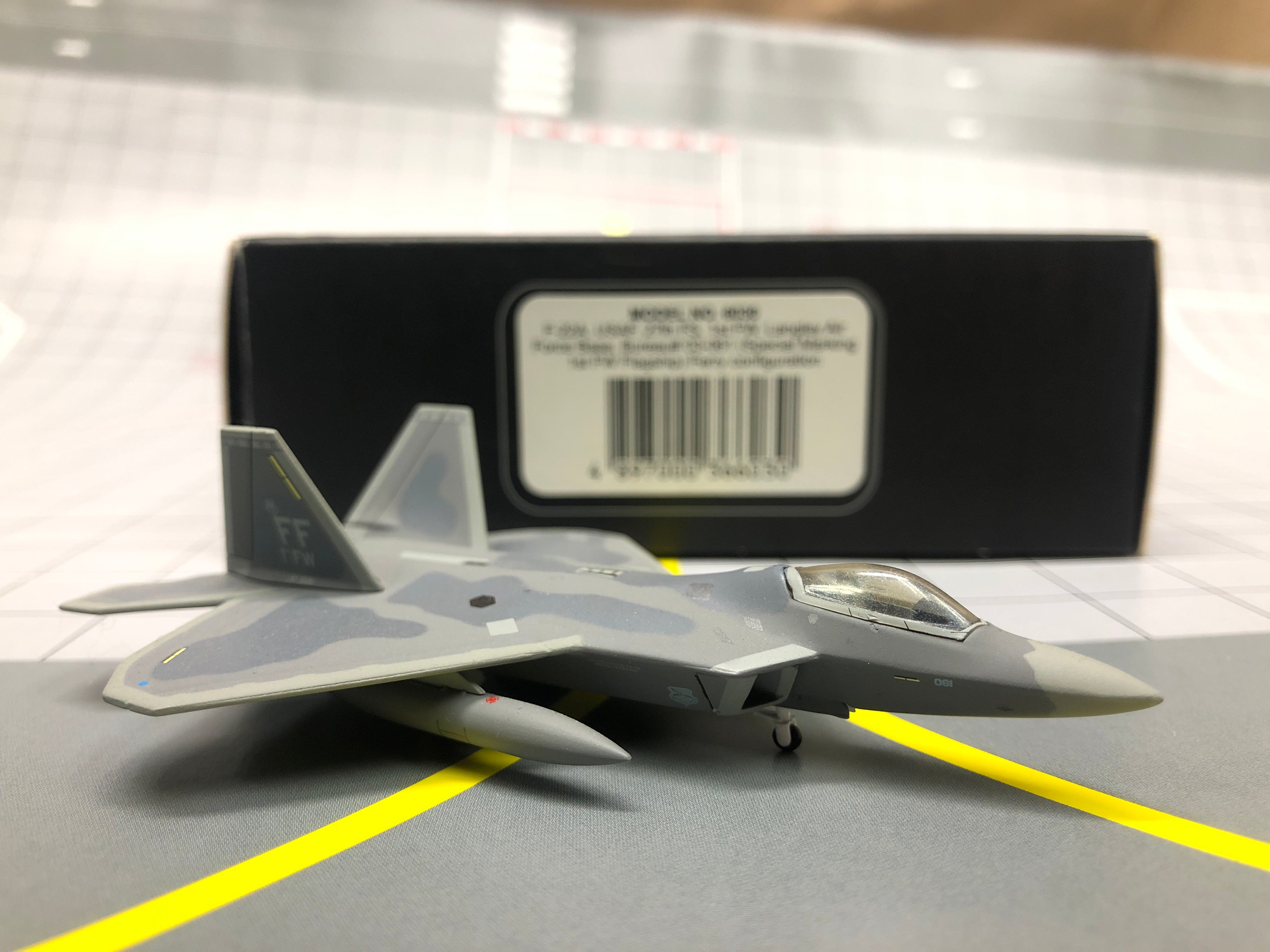 即納！最大半額！】 M-SERIES Hogan Wings 1/200 F-22 模型/プラモデル