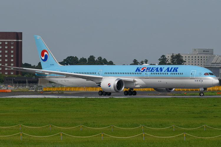 Pre-Order Phoenix 04606 1:400 Korean Air B787-10 HL8515