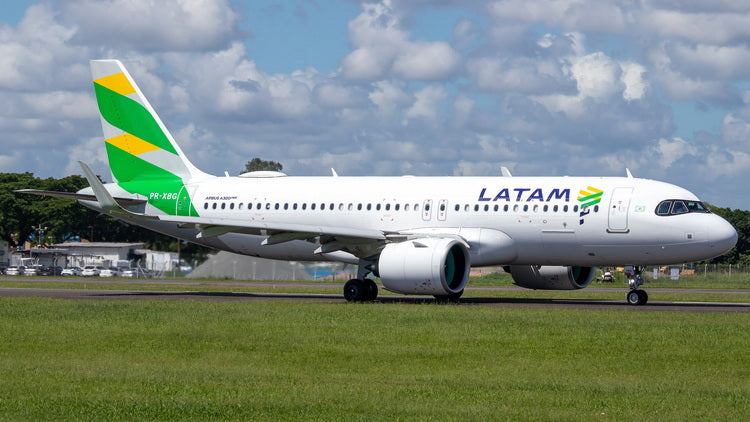 Pre-Order Phoenix 11916 1:400 LATAM A320neo PR-XBG