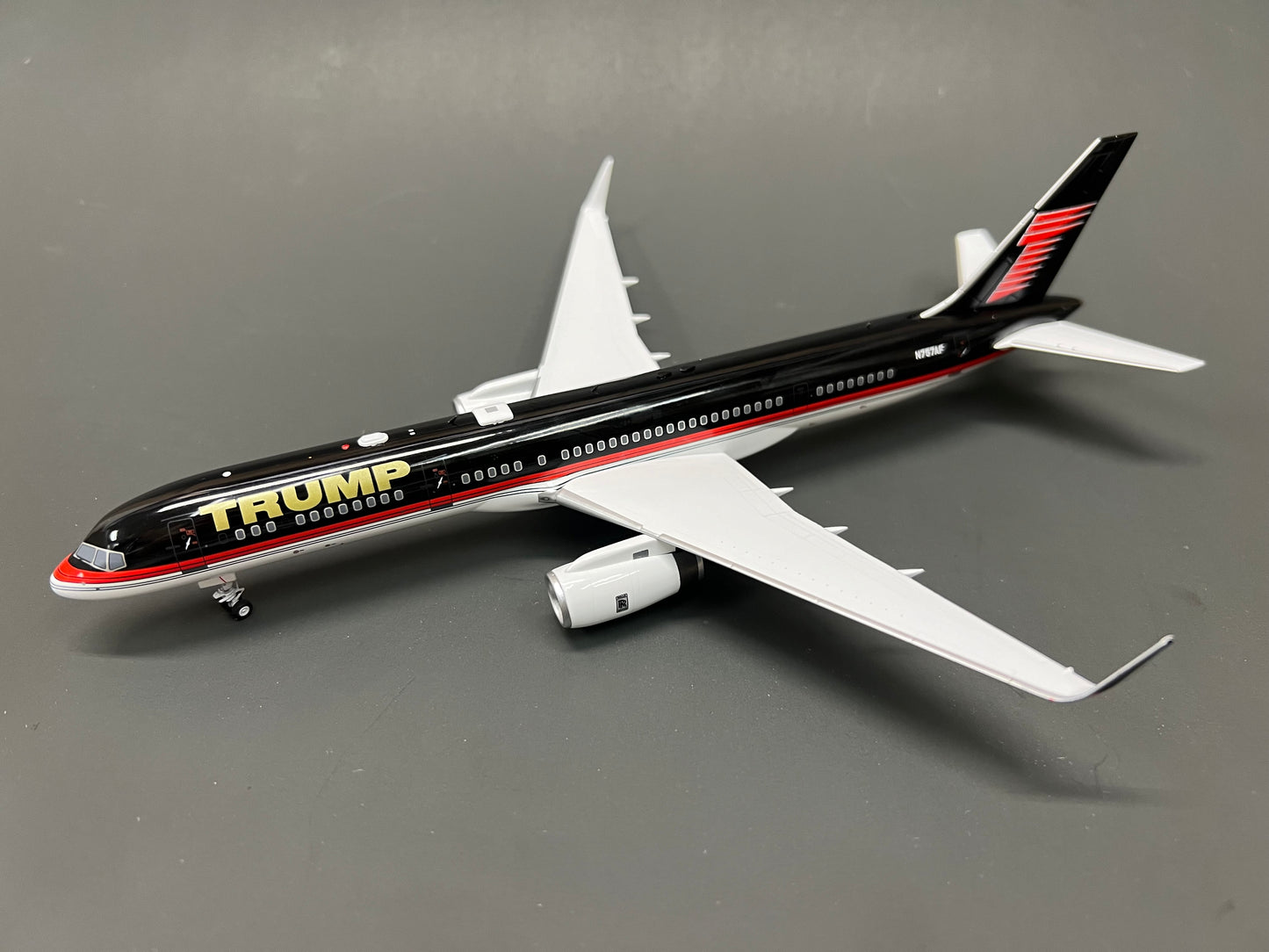 NG Models 42038 1:200 Trump Force One (The Trump Organization) Boeing 757-200 N757AF (Old Tail)