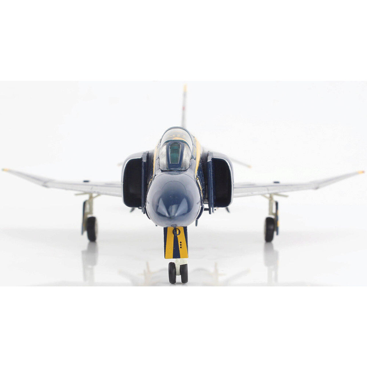 Hobby Master HA19059 1:72 F-4J Blue Angels "Cdr. Harley Hall" 153812, Cdr Harley Hall & AMHI Guy Giuffrai, US Navy, 1970 to 1971