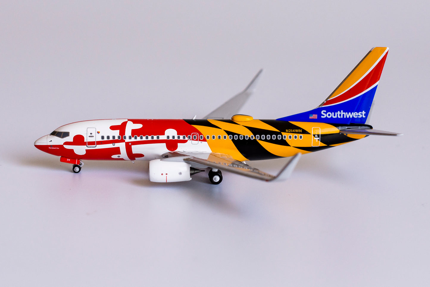 NG 77007 1:400 Southwest Airlines Boeing 737-700 N214WN (Maryland One livery with Heart One tail)