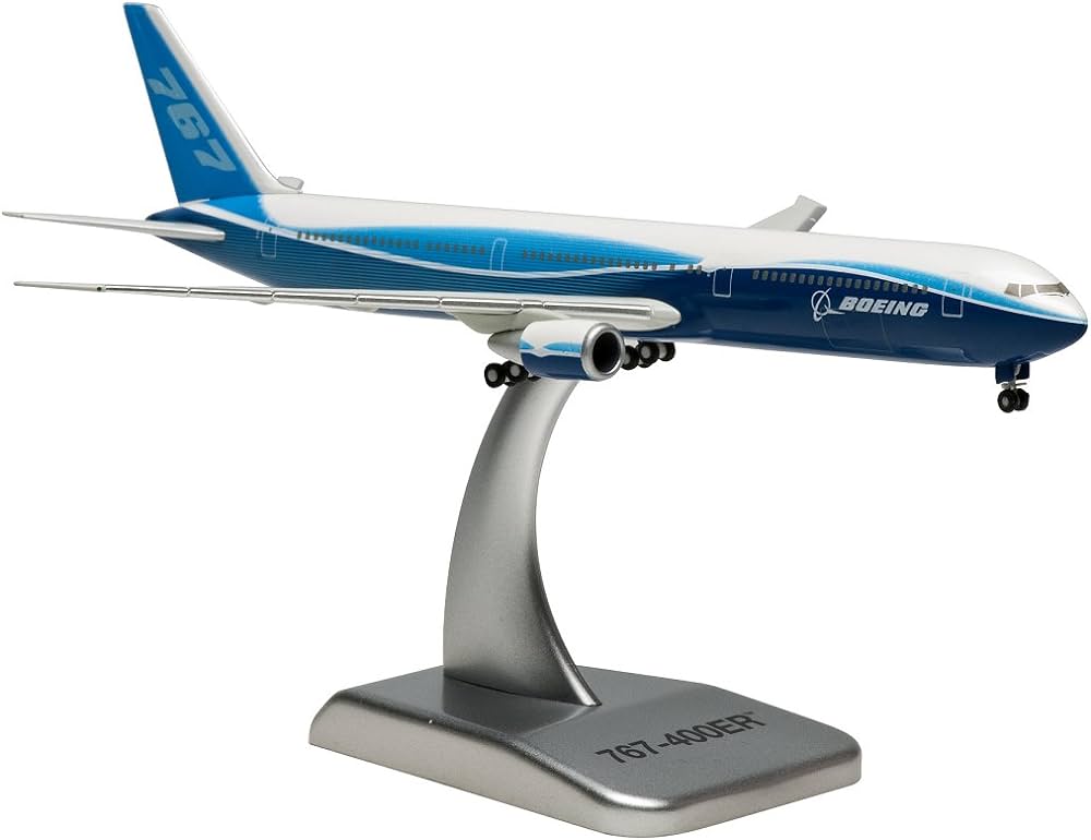 Hogan Wings HG8157 1:400 Boeing 767-400ER "House Colors"