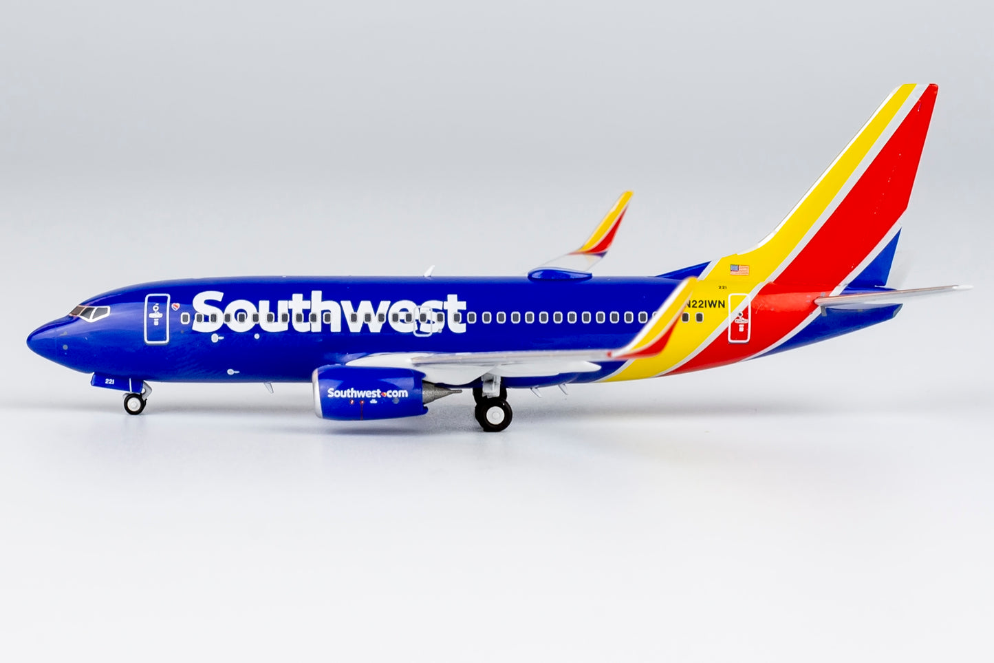 NG 77042 1:400 Southwest Airlines Boeing 737-700 N221WN (Heart livery; normal winglets)