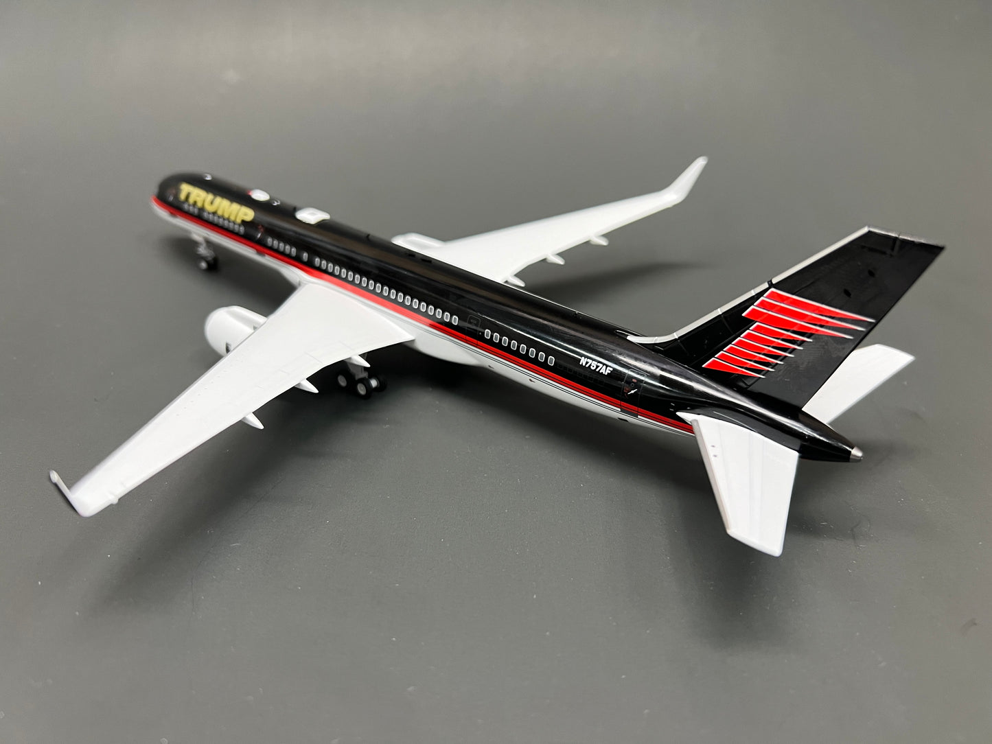 NG Models 42038 1:200 Trump Force One (The Trump Organization) Boeing 757-200 N757AF (Old Tail)