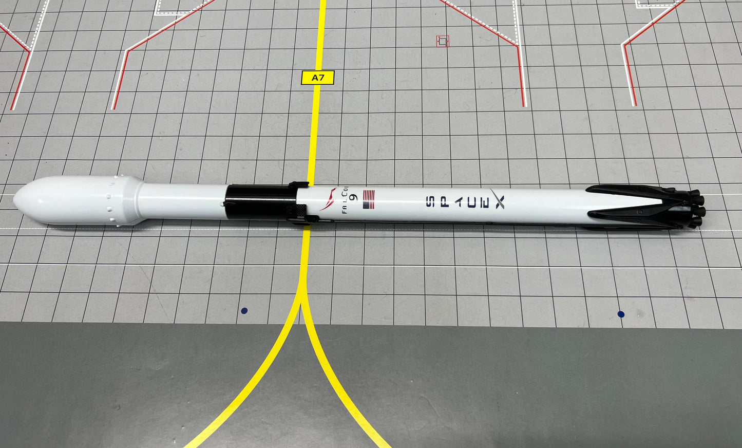 Sky Classics 1:200 SpaceX Falcon 9 Launch Configuration