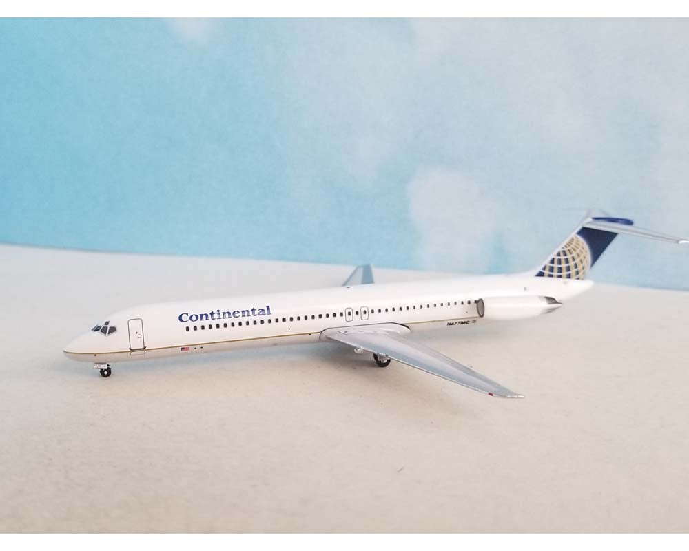 AeroClassics AC411326 1:400 Continental Airlines DC-9-50 N677MC