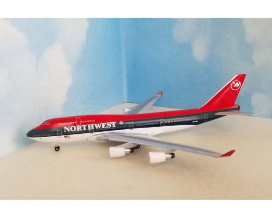 Aero Classics BBX41689 1:400 Northwest Boeing 747-400 N676NW