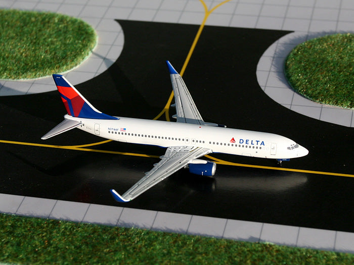 Gemini Jets GJDAL841 1:200 Delta Boeing 737-800 N3744F (Box has minor shelf wear)