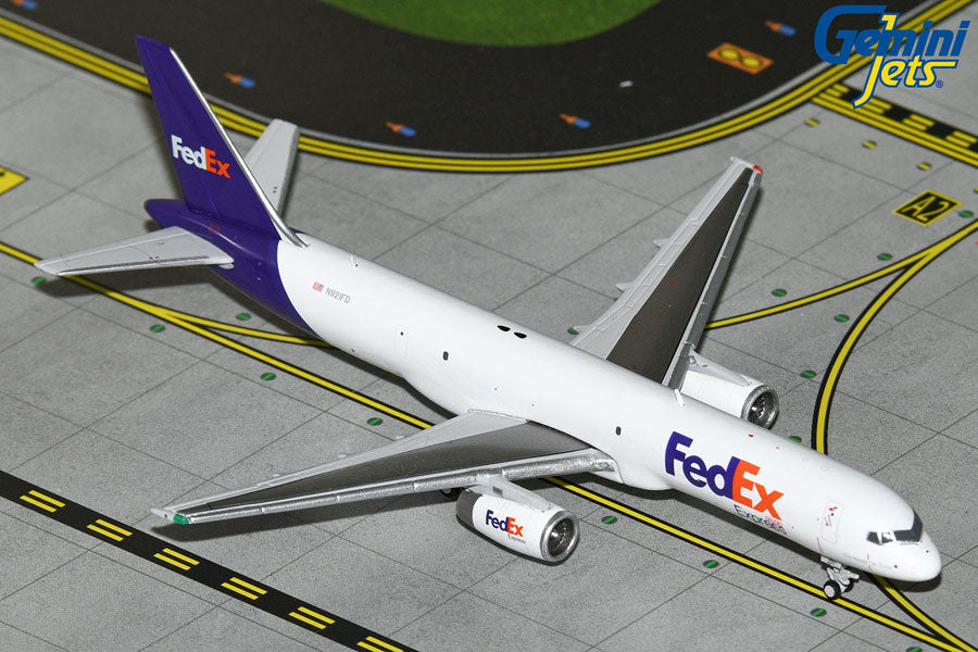 Gemini Jets GJFDX1993 1:400 FedEx Express Boeing 757-200SF N921FD