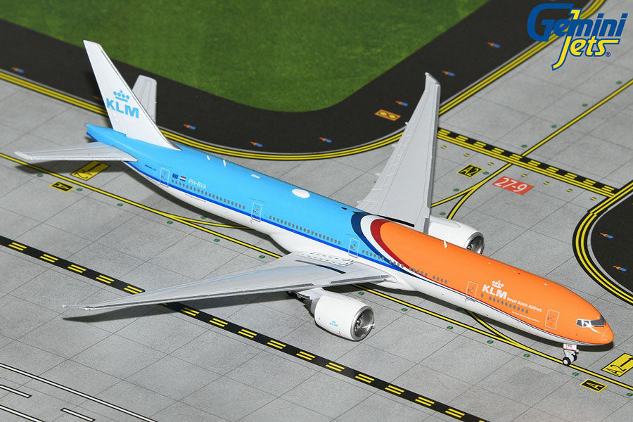 Gemini Jets GJKLM2268 1:400 KLM Boeing 777-300ER PH-BVA (new Orange Pride livery)