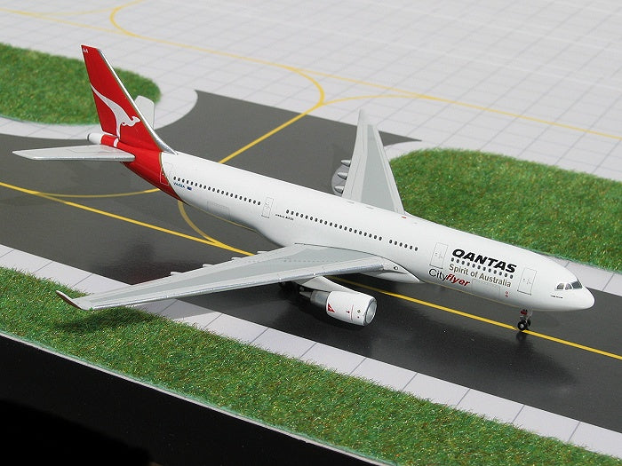 Gemini Jets GJQFA378 1:400 Qantas Airbus A330-200 VH-EBA