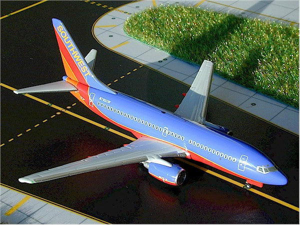 Gemini Jets GJSWA253 1:400 Southwest Boeing 737-700 N795SW