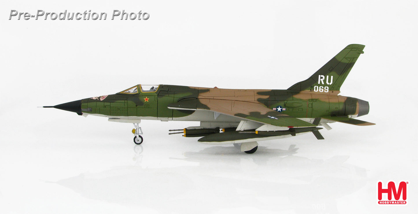 Hobby Master HA2515 1:72 F-105D Thunderchief "Cherry Girl" 61-0069, Vietnam War, 1967