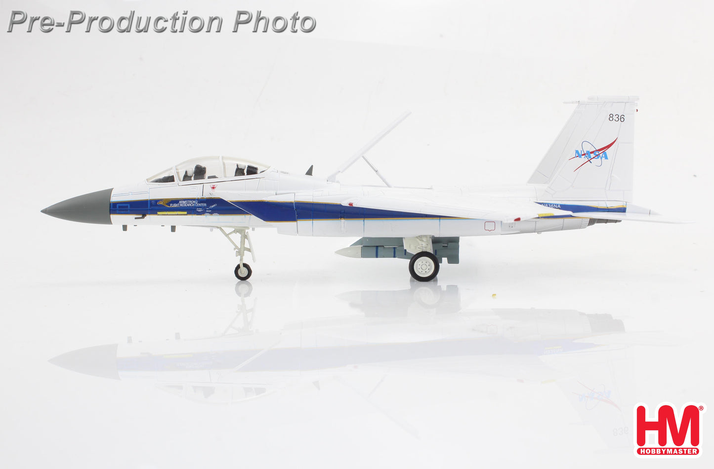 Hobby Master HA4572 1:72 F-15B "NASA" 836, Edwards AFB Airshow 2022 (w/ optional AIM-54 missile)