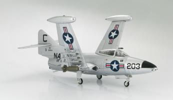 Hobby Master HA7205 F9F-2 Panther VF-61 "Jolly Rogers" Lt. Lawrence Cauble USS Franklin D. Roosevelt 1951