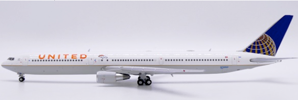 Pre-Order JC Wings LH4367 1:400 United Airlines Boeing 767-400ER "Denver Broncos" N76064