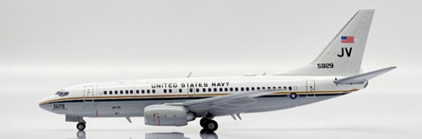 Pre-Order JC Wings XX40075 1:400 US Navy Boeing C-40A Clipper Reg: 165829