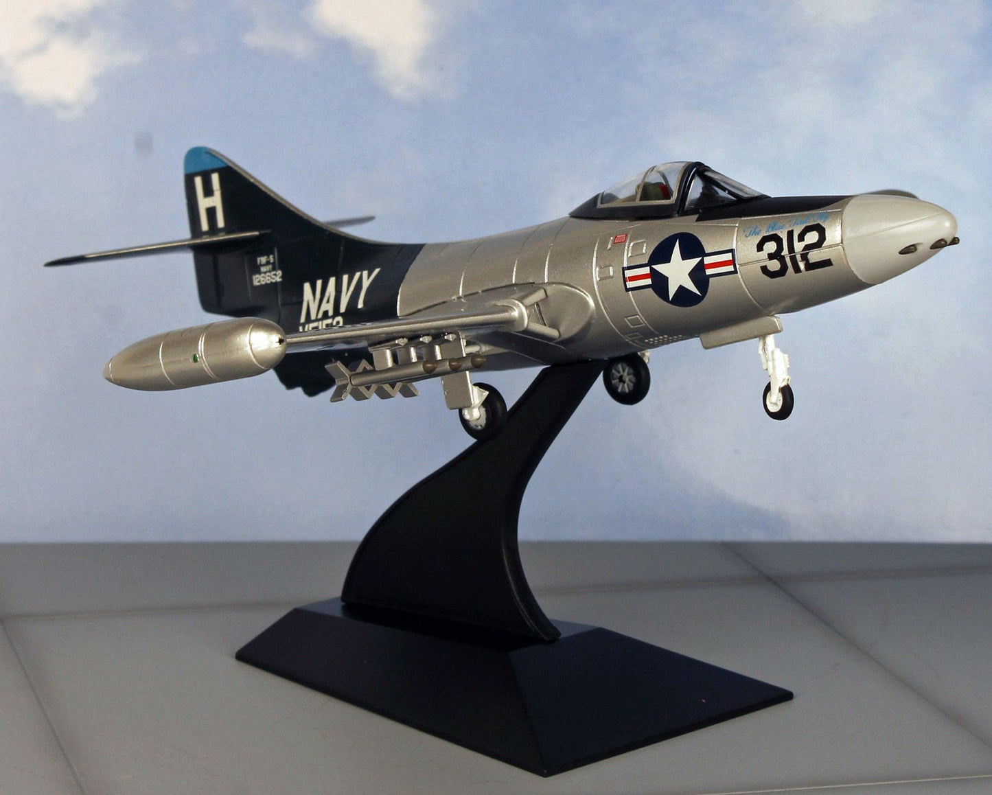 Falcon FA721008 1:72 U.S Navy F9F-5 "Blue Tail Fly" USS Princeton, 1953