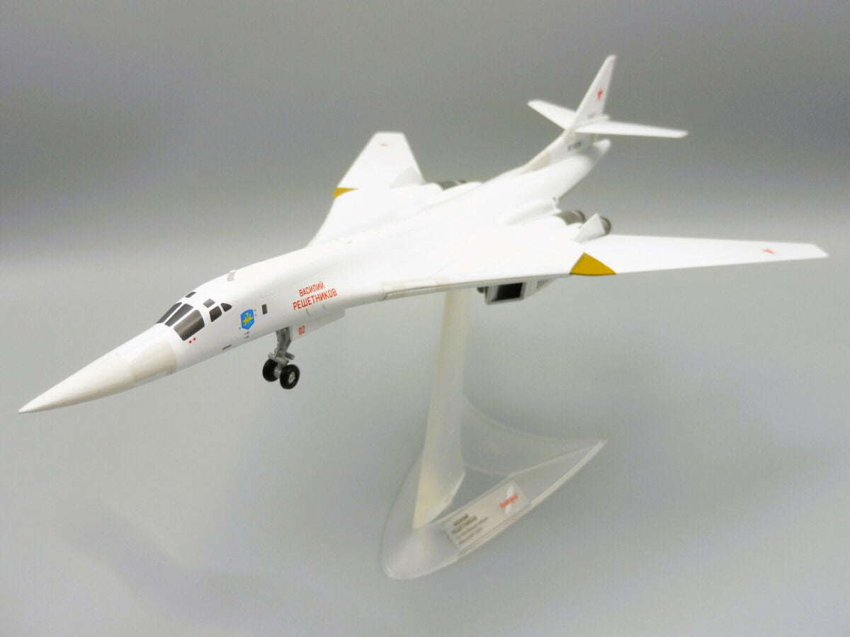 Herpa Wings 572118 1:200 Russian Air Force TU-160