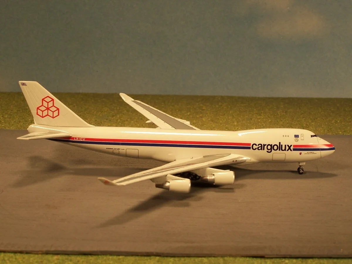 Dragon Models 55072 1:400 Cargolux Boeing 747-200 LX-ICV