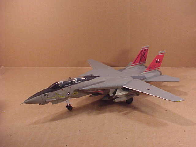 Factory Select 1:100 F-14 Tomcat VF-31