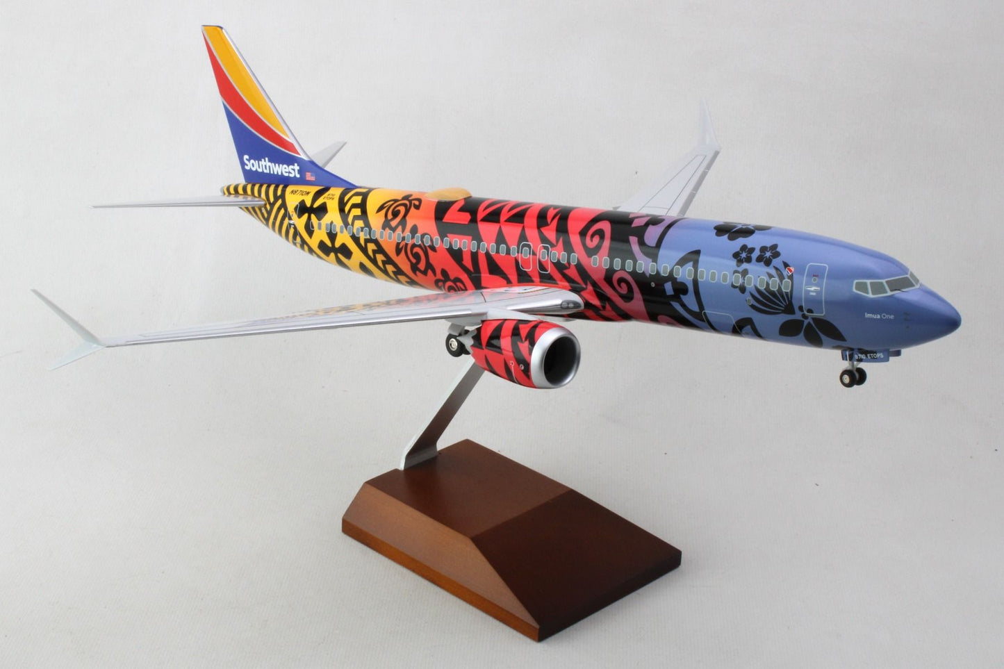 SkyMarks Supreme SKR8297 1:100 Southwest Airlines Boeing 737 Max 8 "Imua One"