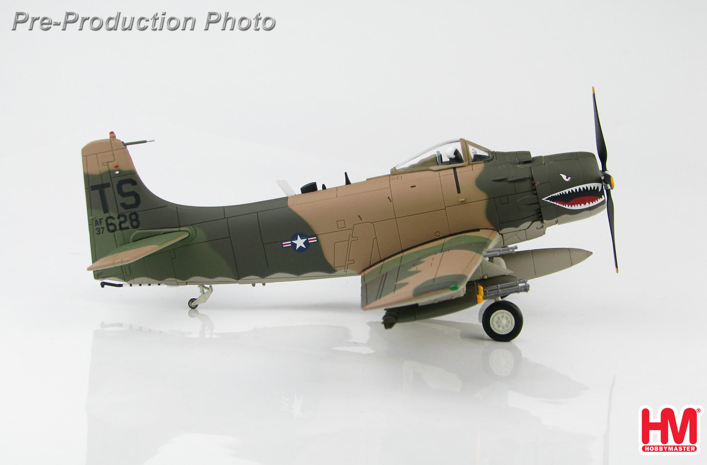 Hobby Master HA2914 1:72 A-1H Skyraider TS/53-137628, 22nd SOS, 56th SOW, South Vietnam